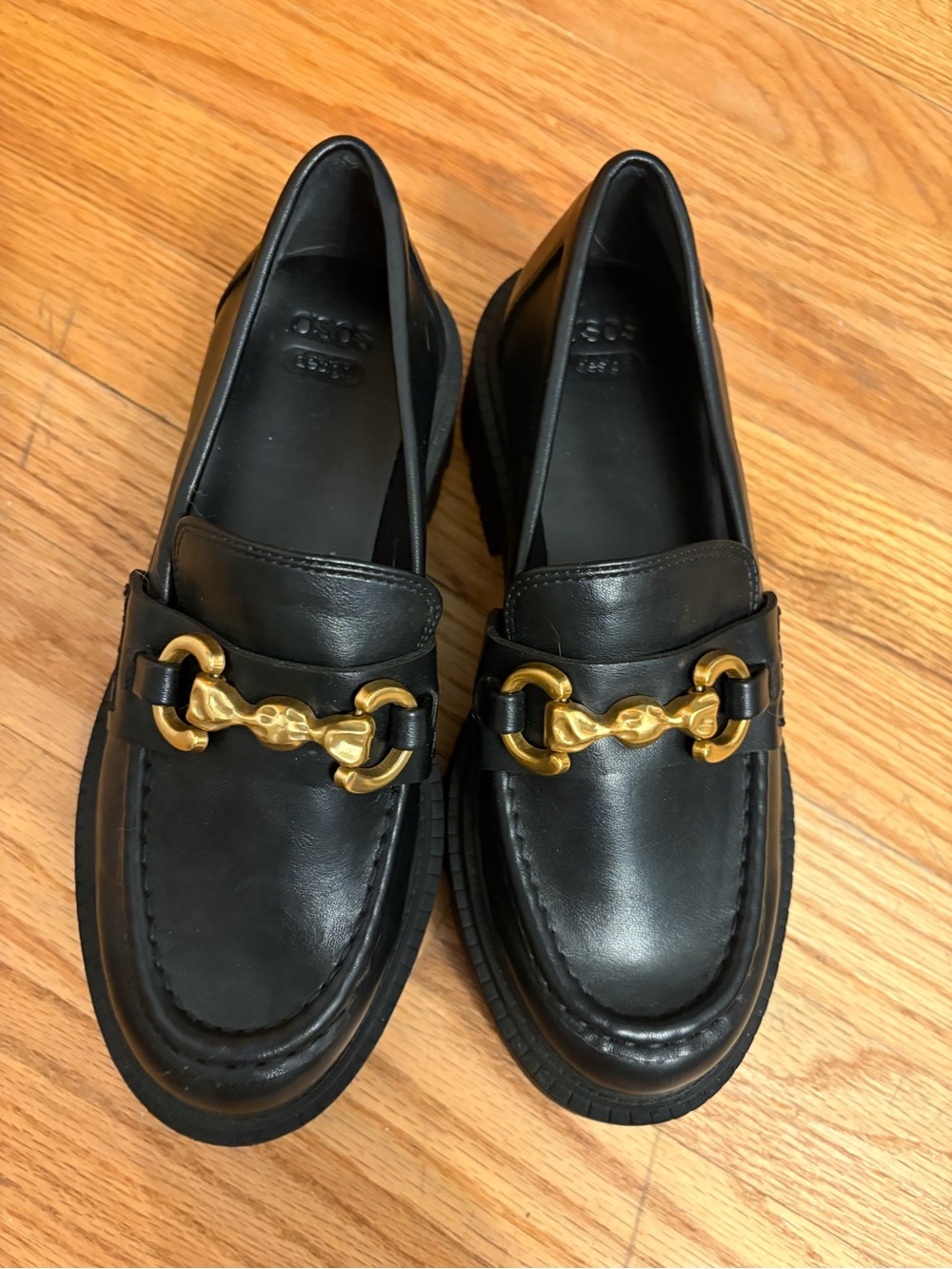 ASOS DESIGN Milan chunky chain detail loafers in black - Picture 3 of 5